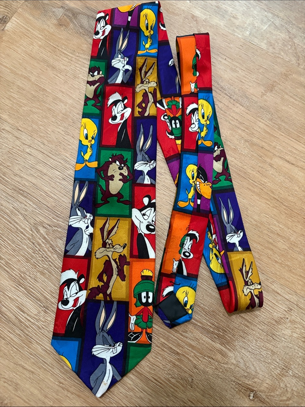 vintage 1990s Looney Tunes "Mania" character necktie